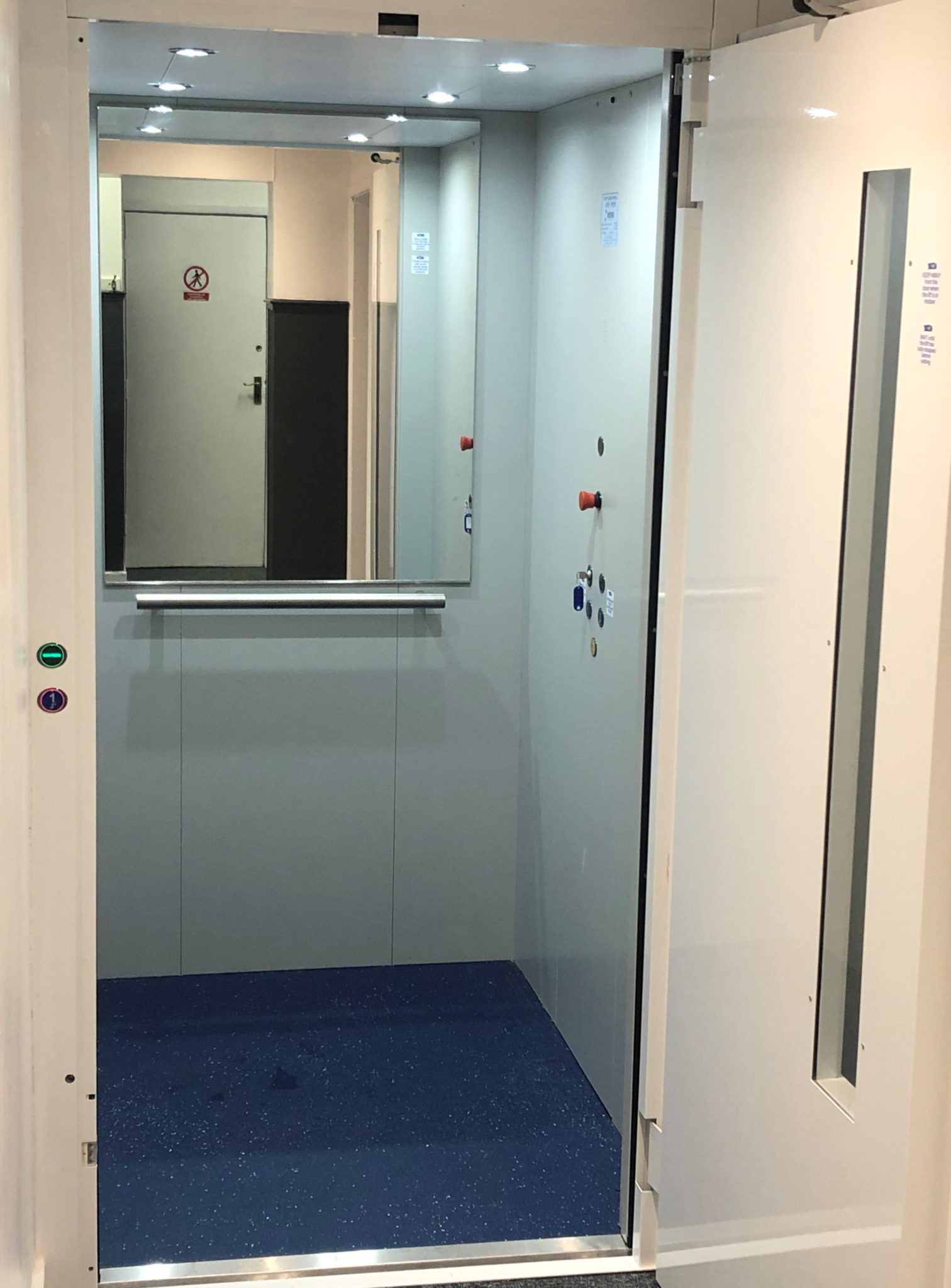 Suite Lift Außenlift für den Macclesfield Rugby Club, Großbritannien