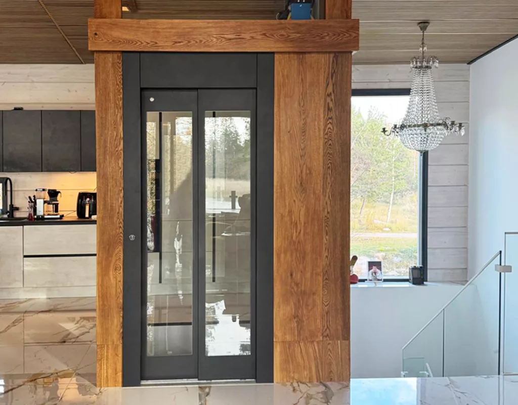 Image vectorielle Ascenseur moderne en métal réaliste avec porte fermée par  ©dvargg - 108288028, image size:1024x801